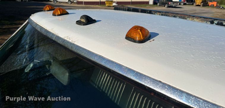 image for item LI9633 1988 Ford F450 XL  flatbed truck