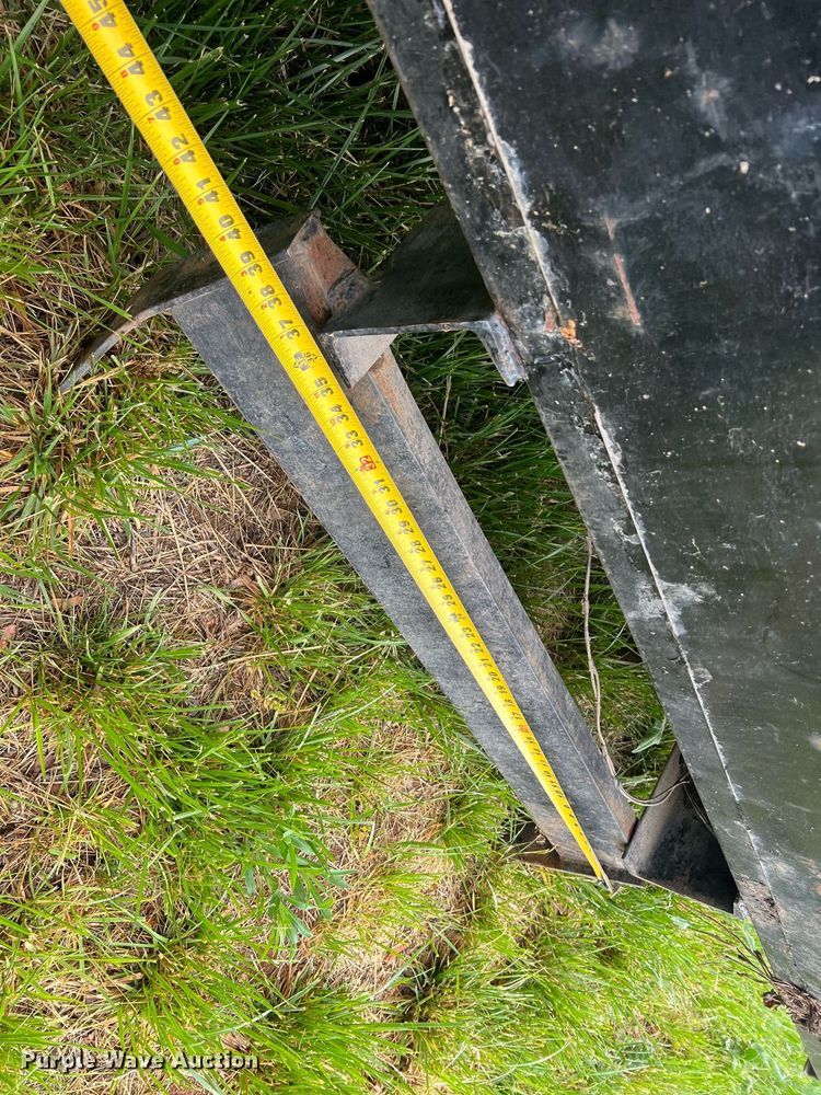 image for item LI9678 Flatbed