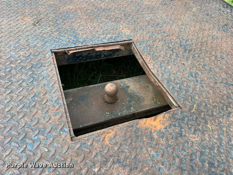 image for item LI9678 Flatbed