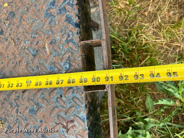 image for item LI9678 Flatbed