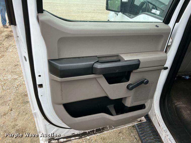 image for item LI9688 2017 Ford F150 XL  SuperCrew pickup truck