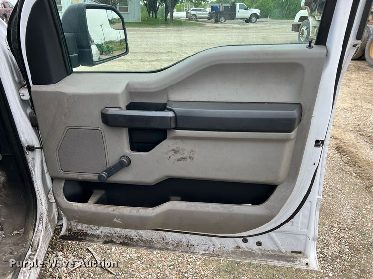 image for item LI9688 2017 Ford F150 XL  SuperCrew pickup truck