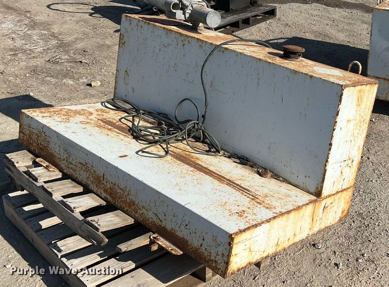 image for item LI9696 (2) auxiliary fuel tanks