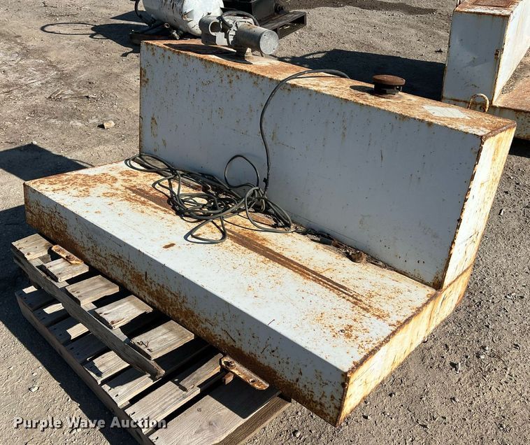 image for item LI9696 (2) auxiliary fuel tanks