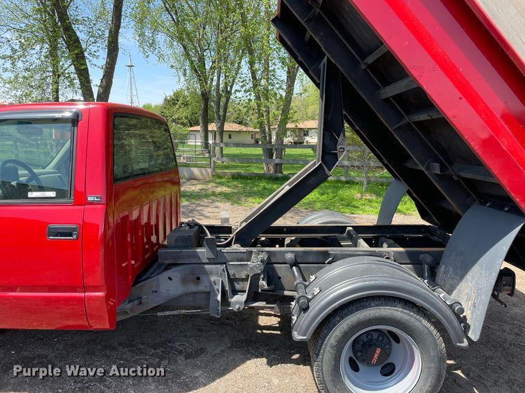 image for item LJ9661 1994 GMC Sierra C3500  dump bed pickup truck