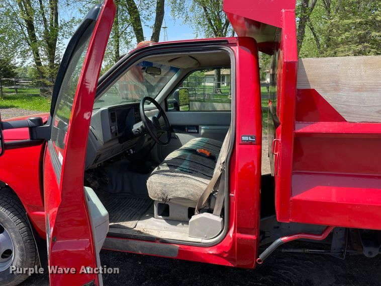 image for item LJ9661 1994 GMC Sierra C3500  dump bed pickup truck