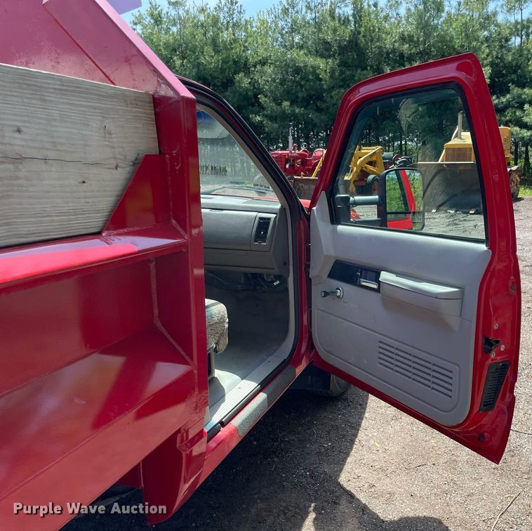 image for item LJ9661 1994 GMC Sierra C3500  dump bed pickup truck