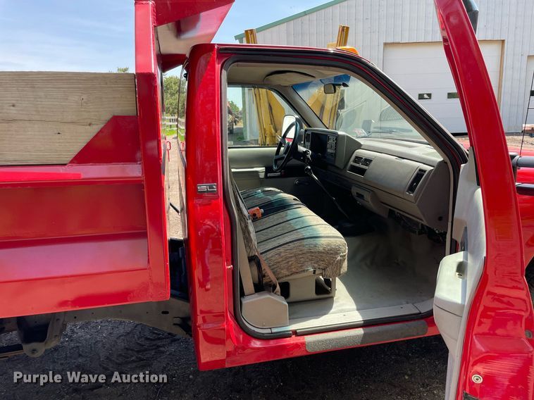 image for item LJ9661 1994 GMC Sierra C3500  dump bed pickup truck