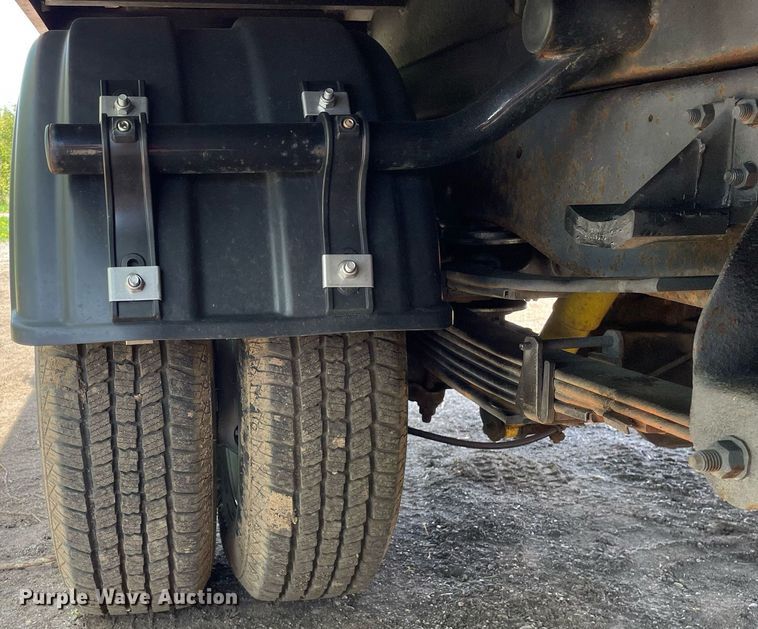 image for item LJ9661 1994 GMC Sierra C3500  dump bed pickup truck