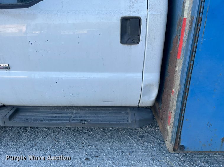 image for item LJ9663 2006 Ford F550 Super Duty XL  flatbed truck