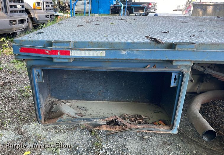 image for item LJ9663 2006 Ford F550 Super Duty XL  flatbed truck