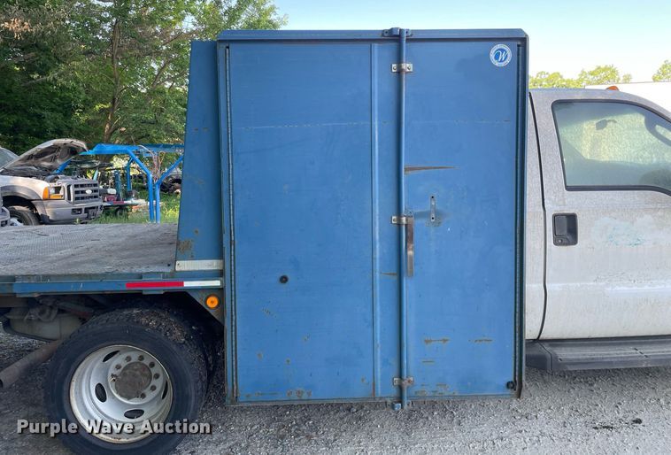 image for item LJ9663 2006 Ford F550 Super Duty XL  flatbed truck