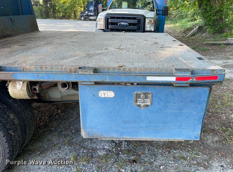 image for item LJ9663 2006 Ford F550 Super Duty XL  flatbed truck