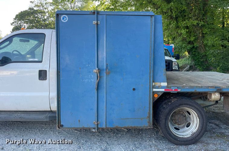 image for item LJ9663 2006 Ford F550 Super Duty XL  flatbed truck