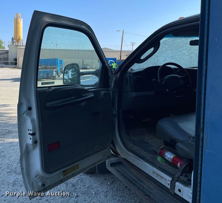 image for item LJ9663 2006 Ford F550 Super Duty XL  flatbed truck