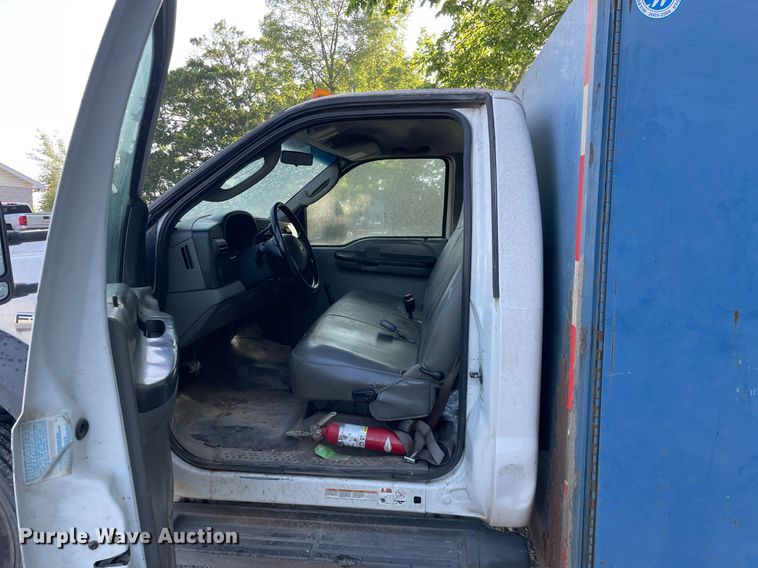 image for item LJ9663 2006 Ford F550 Super Duty XL  flatbed truck