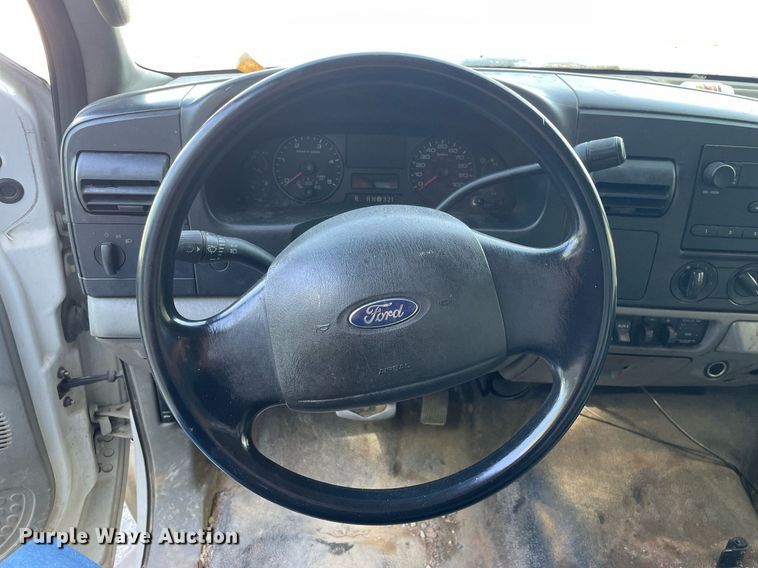 image for item LJ9663 2006 Ford F550 Super Duty XL  flatbed truck