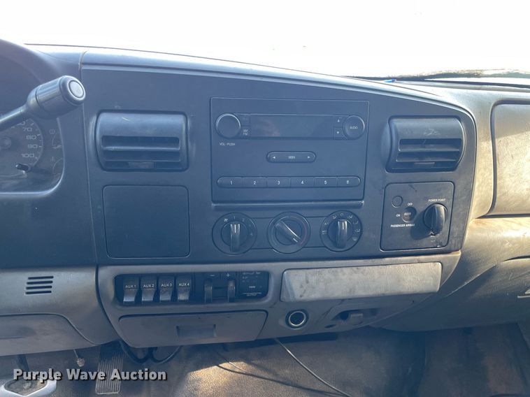 image for item LJ9663 2006 Ford F550 Super Duty XL  flatbed truck