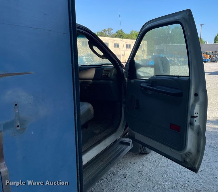 image for item LJ9663 2006 Ford F550 Super Duty XL  flatbed truck