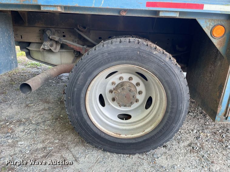 image for item LJ9663 2006 Ford F550 Super Duty XL  flatbed truck