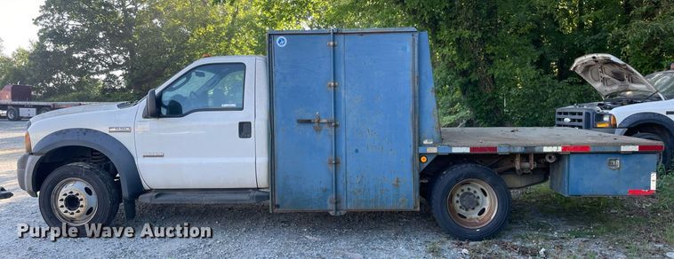 image for item LJ9664 2007 Ford F550 SuperDuty XL  flatbed truck