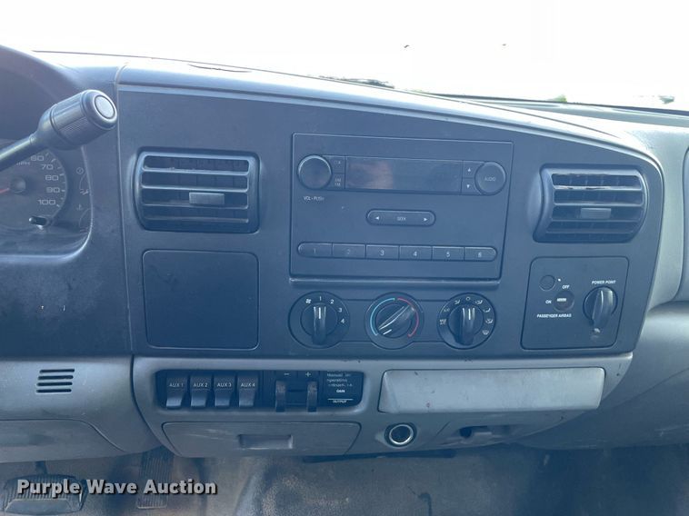 image for item LJ9664 2007 Ford F550 SuperDuty XL  flatbed truck