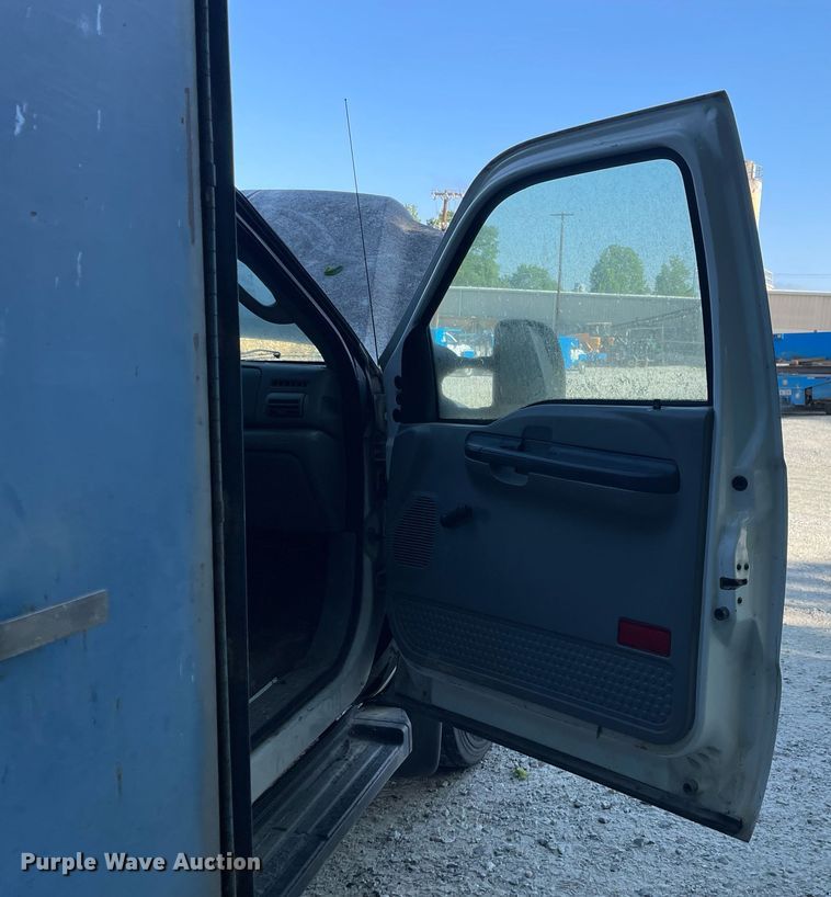 image for item LJ9664 2007 Ford F550 SuperDuty XL  flatbed truck