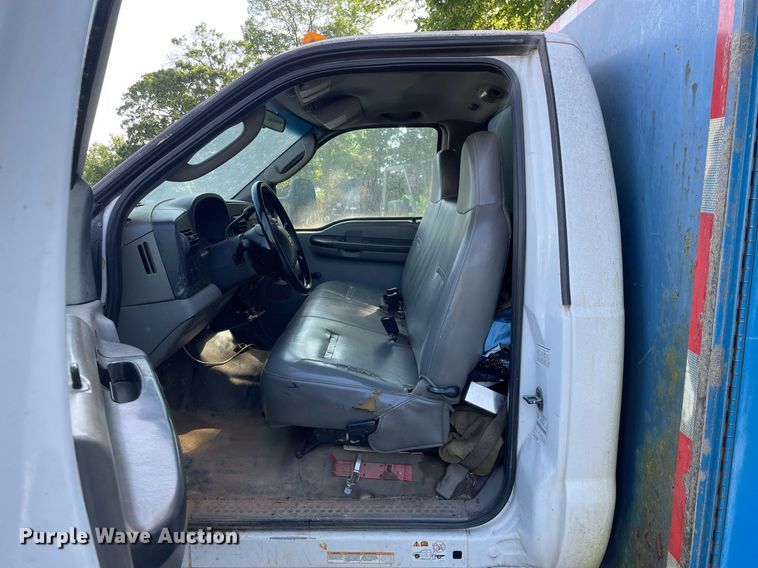 image for item LJ9665 2007 Ford F550 Super Duty XL  flatbed truck