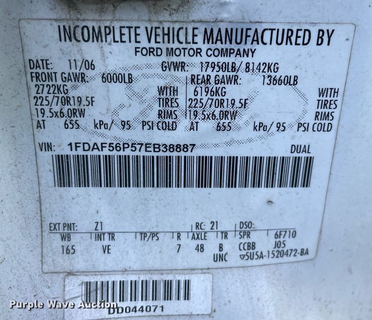 image for item LJ9665 2007 Ford F550 Super Duty XL  flatbed truck