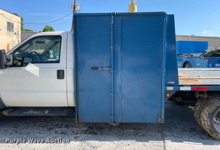 image for item LJ9666 2010 Ford F550 Super Duty XL  flatbed truck