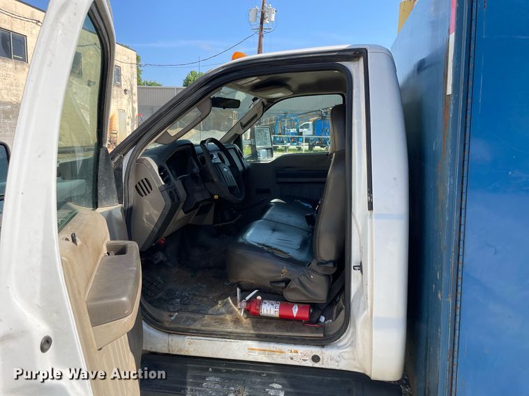 image for item LJ9666 2010 Ford F550 Super Duty XL  flatbed truck