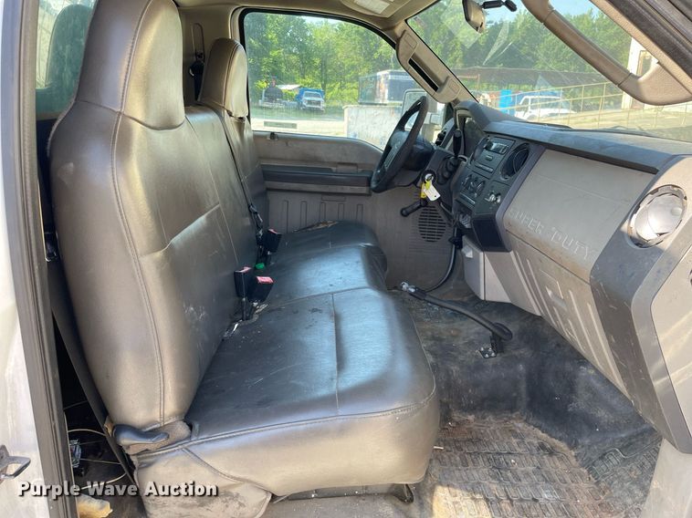 image for item LJ9666 2010 Ford F550 Super Duty XL  flatbed truck