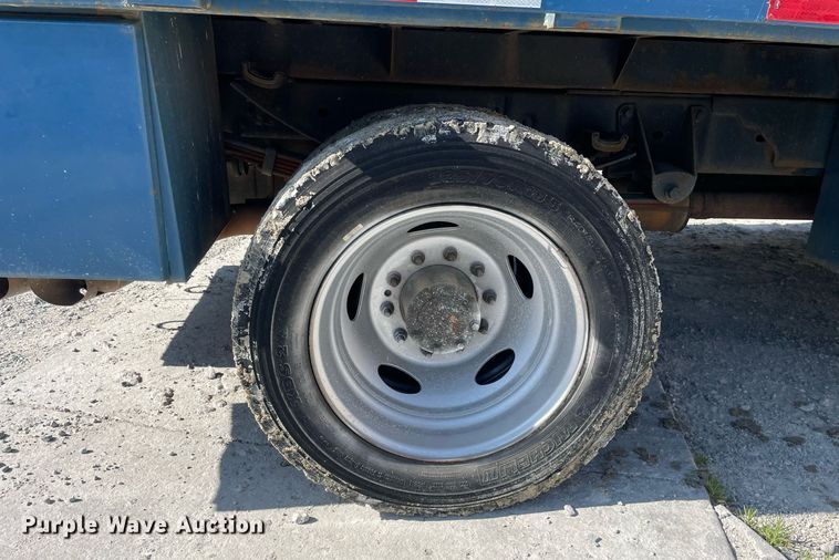 image for item LJ9666 2010 Ford F550 Super Duty XL  flatbed truck