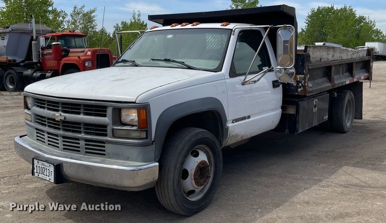 image for item LJ9671 2001 Chevrolet Silverado 3500HD  dump bed pickup truck