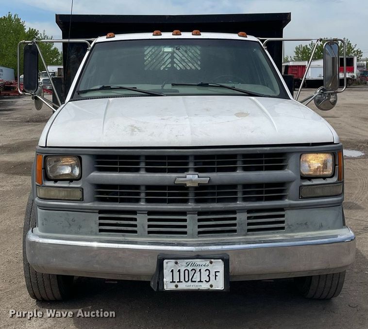 image for item LJ9671 2001 Chevrolet Silverado 3500HD  dump bed pickup truck