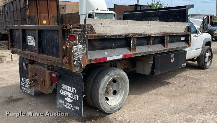 image for item LJ9671 2001 Chevrolet Silverado 3500HD  dump bed pickup truck