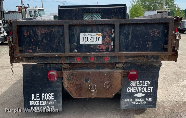 image for item LJ9671 2001 Chevrolet Silverado 3500HD  dump bed pickup truck