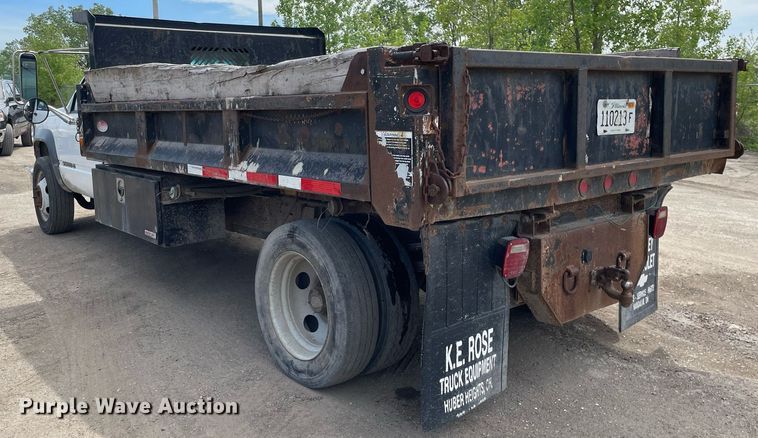 image for item LJ9671 2001 Chevrolet Silverado 3500HD  dump bed pickup truck