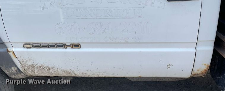 image for item LJ9671 2001 Chevrolet Silverado 3500HD  dump bed pickup truck