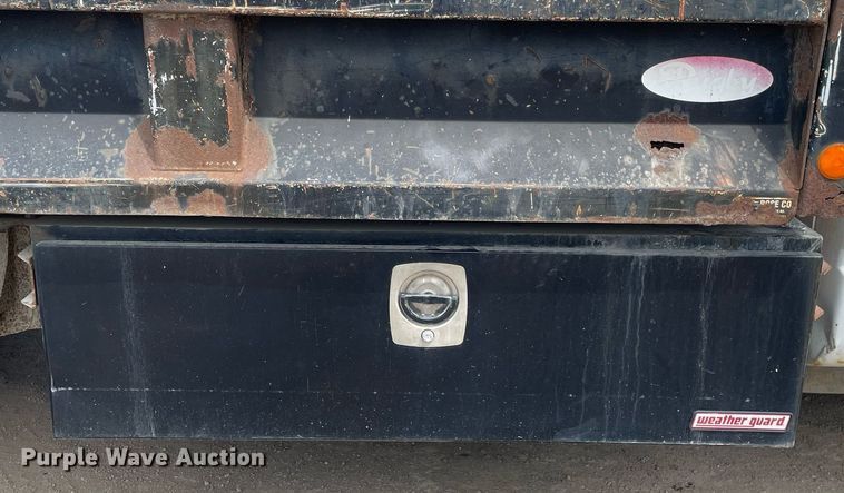 image for item LJ9671 2001 Chevrolet Silverado 3500HD  dump bed pickup truck