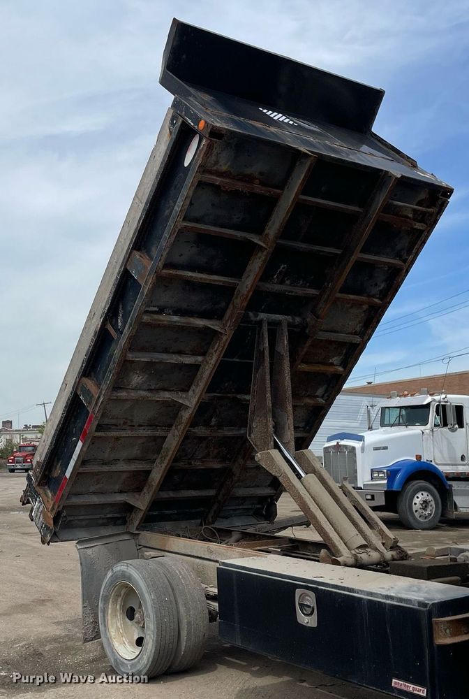 image for item LJ9671 2001 Chevrolet Silverado 3500HD  dump bed pickup truck