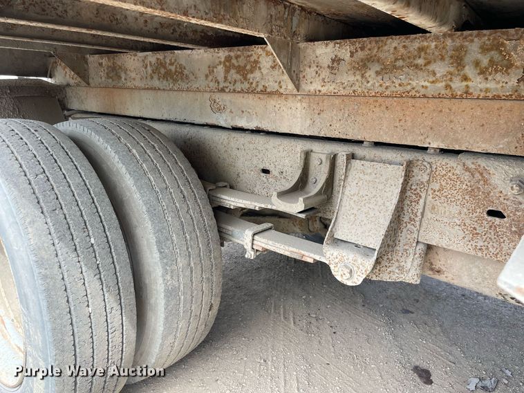 image for item LJ9671 2001 Chevrolet Silverado 3500HD  dump bed pickup truck