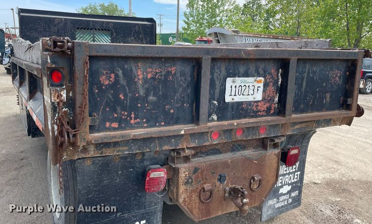 image for item LJ9671 2001 Chevrolet Silverado 3500HD  dump bed pickup truck