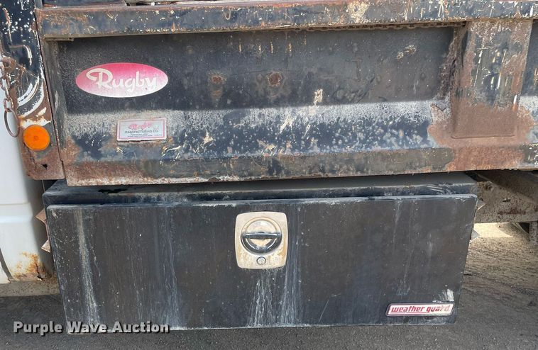 image for item LJ9671 2001 Chevrolet Silverado 3500HD  dump bed pickup truck