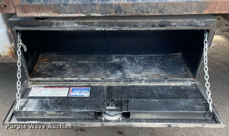 image for item LJ9671 2001 Chevrolet Silverado 3500HD  dump bed pickup truck