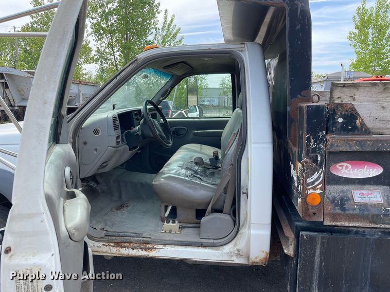 image for item LJ9671 2001 Chevrolet Silverado 3500HD  dump bed pickup truck