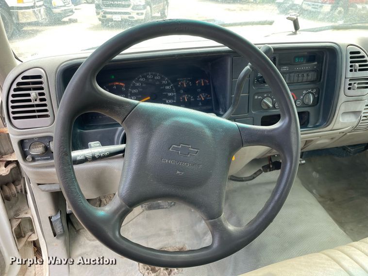 image for item LJ9671 2001 Chevrolet Silverado 3500HD  dump bed pickup truck