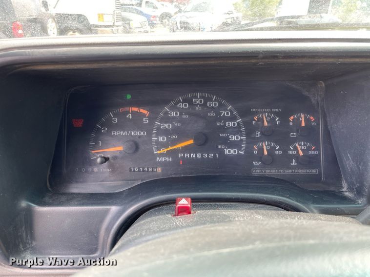 image for item LJ9671 2001 Chevrolet Silverado 3500HD  dump bed pickup truck