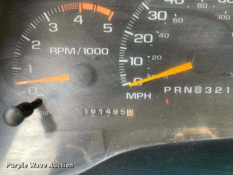 image for item LJ9671 2001 Chevrolet Silverado 3500HD  dump bed pickup truck