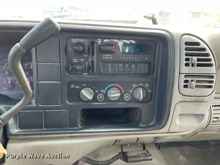 image for item LJ9671 2001 Chevrolet Silverado 3500HD  dump bed pickup truck